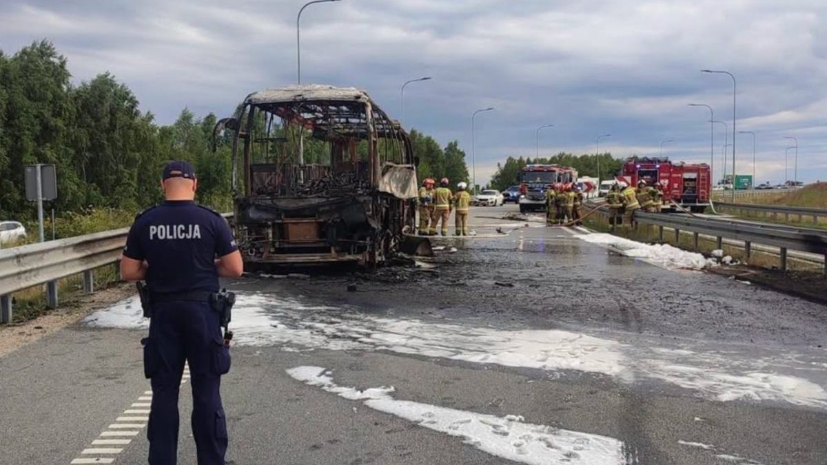 Pożar autokaru na A1 w Lubojence. 22 osoby ewakuowały się bezpiecznie