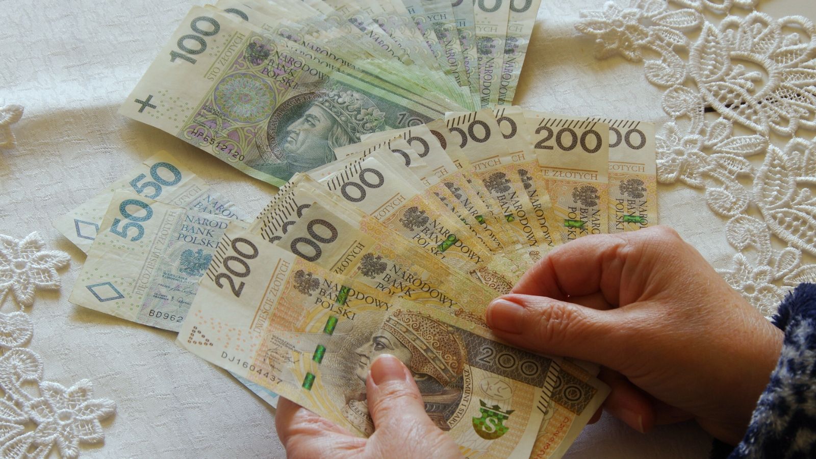 Sejm zdecydował o losach świadczenia 1600 plus dla seniorów