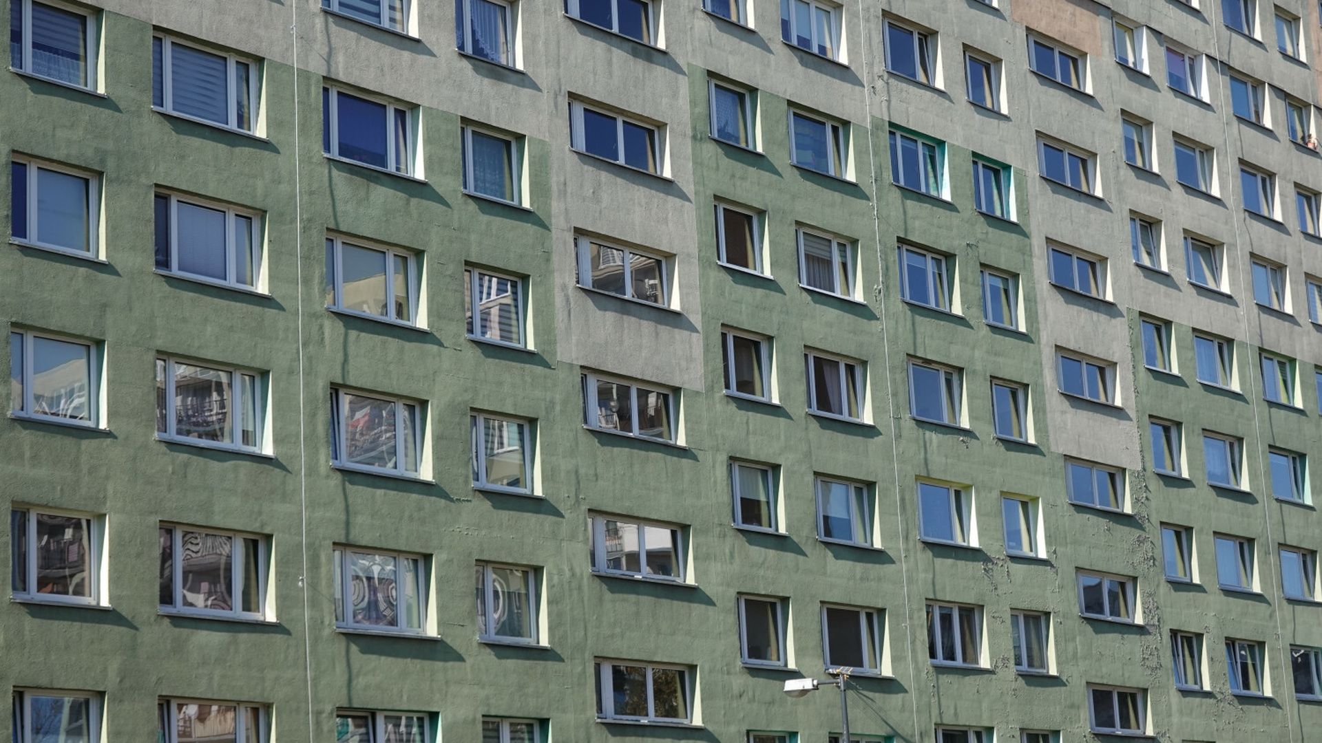 Nowe wymagania akustyczne dla mieszkań od 20 września 2026 roku. Windy w blokach od trzech kondygnacji